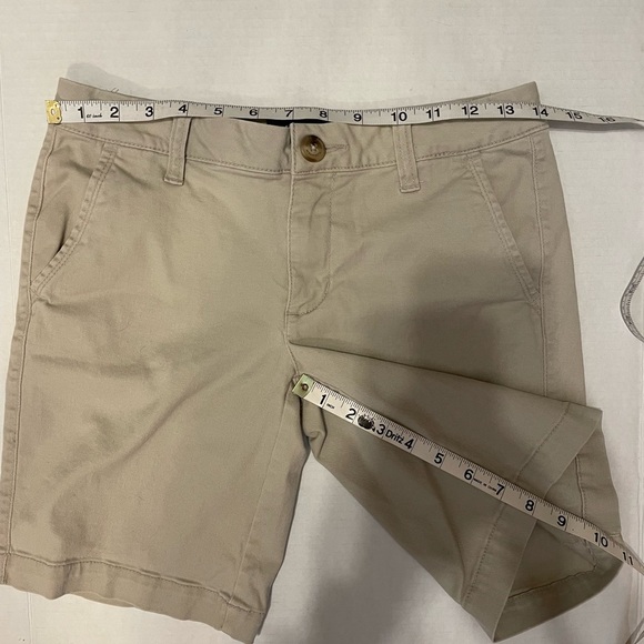 Aeropostale Tan 9” Bermuda Shorts Size 2 - Picture 3 of 5